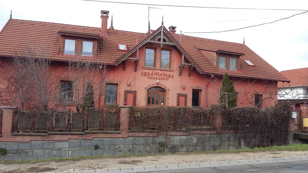 Keramiapark Guesthaus Hotel Budapesta Exterior foto